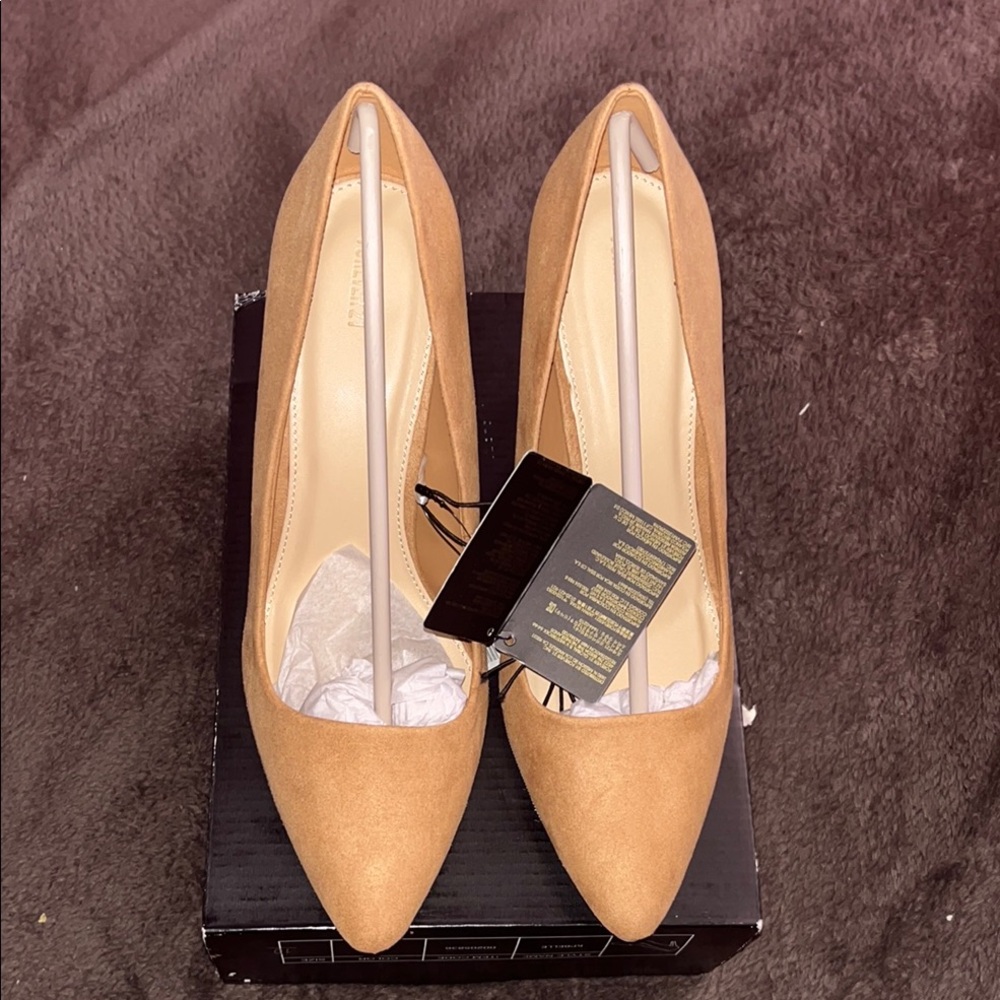 (Forever 21) Elegant Tan Women's Pumps